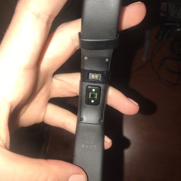 FitBit Charge HR with Charger - Picture 2 of 3